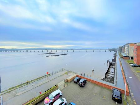 2 bedroom Flat to let in Marine Parade, Dundee, DD1