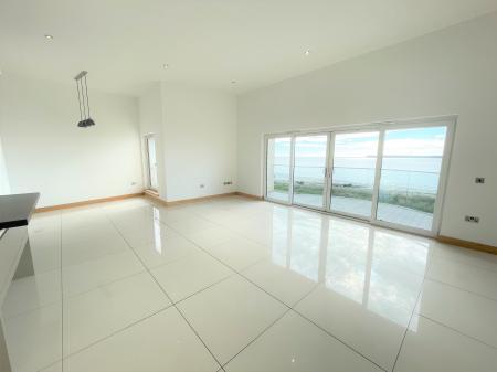 3 bedroom Flat to let in The Esplanade, Broughty Ferry, Dundee, DD5