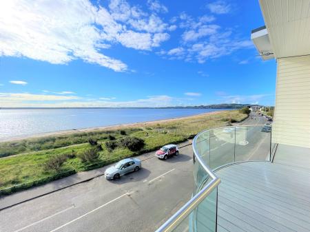 3 bedroom Flat to let in The Esplanade, Broughty Ferry, Dundee, DD5