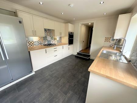 4 bedroom Semi-detached house to let in Lintrathen Gardens, Dundee, DD3