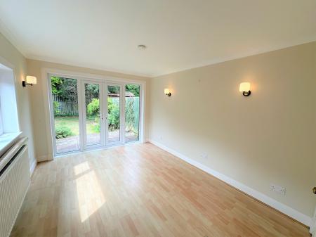 4 bedroom Semi-detached house to let in Lintrathen Gardens, Dundee, DD3