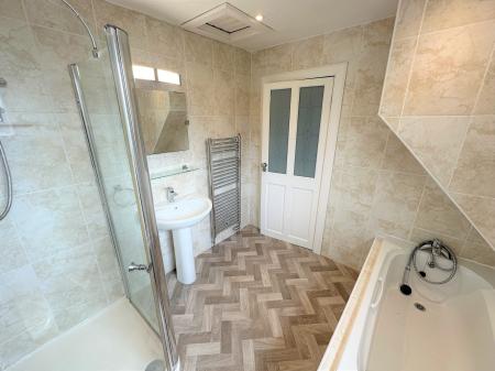 4 bedroom Semi-detached house to let in Lintrathen Gardens, Dundee, DD3