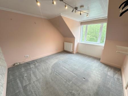 4 bedroom Semi-detached house to let in Lintrathen Gardens, Dundee, DD3