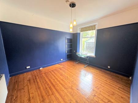 4 bedroom Semi-detached house to let in Lintrathen Gardens, Dundee, DD3