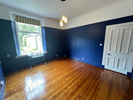 4 bedroom Semi-detached house to let in Lintrathen Gardens, Dundee, DD3