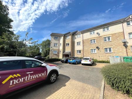 2 bedroom Flat to let in Mill Road, Invergowrie, DD2