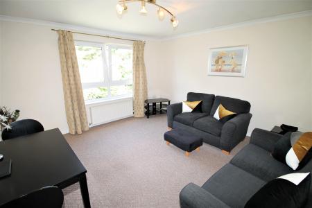 2 bedroom Flat to let in Mill Road, Invergowrie, DD2
