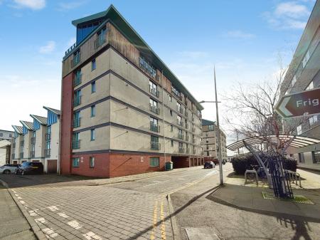 2 bedroom Flat for sale in West Victoria Dock Road, City Quay, Dundee, DD1