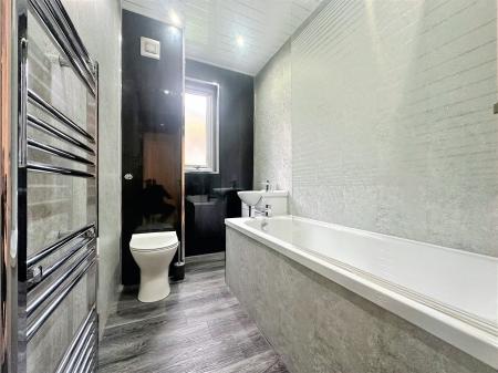 2 bedroom Flat to let in Pentland Crescent, Dundee, DD2