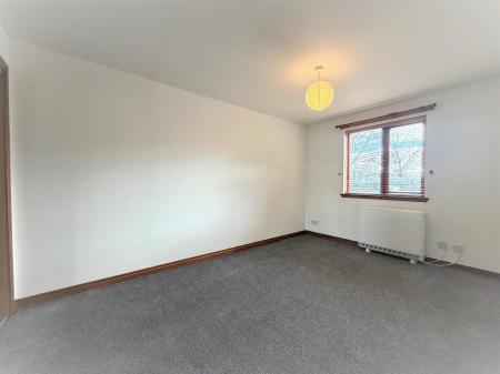 2 bedroom Flat to let in Charlotte Close, Dundee, DD3