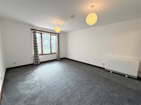 2 bedroom Flat to let in Charlotte Close, Dundee, DD3
