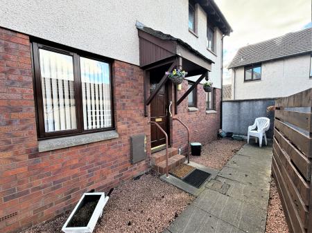 2 bedroom Flat to let in Charlotte Close, Dundee, DD3