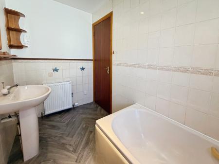 2 bedroom Flat to let in Charlotte Close, Dundee, DD3