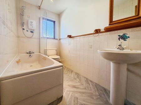 2 bedroom Flat to let in Charlotte Close, Dundee, DD3