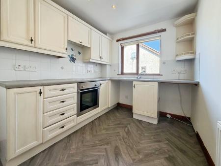 2 bedroom Flat to let in Charlotte Close, Dundee, DD3