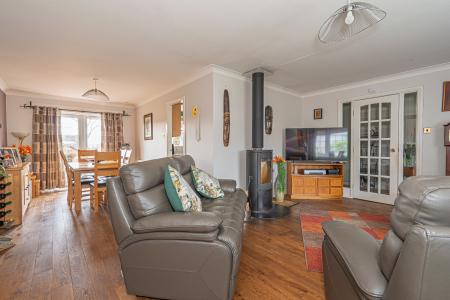 3 bedroom Bungalow for sale in Nasmyth Place, Kelty, KY4