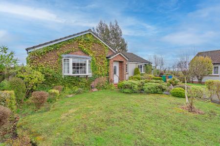3 bedroom Bungalow for sale in Nasmyth Place, Kelty, KY4