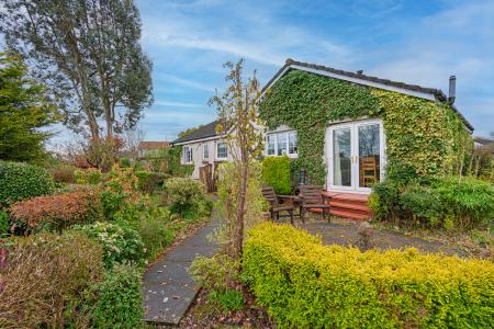 3 bedroom Bungalow for sale in Nasmyth Place, Kelty, KY4