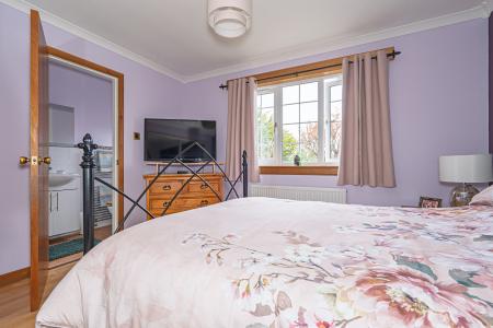 3 bedroom Bungalow for sale in Nasmyth Place, Kelty, KY4