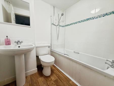 2 bedroom Flat to let in Provost Road, Dundee, DD3