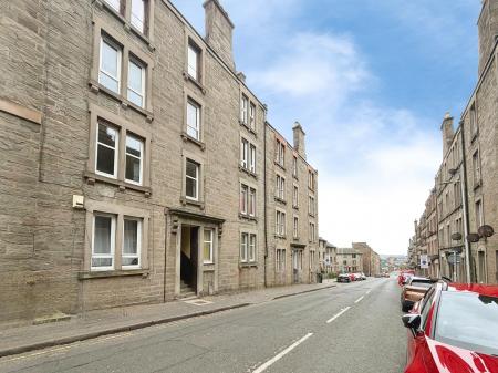 2 bedroom Flat to let in Provost Road, Dundee, DD3