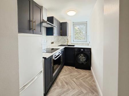 2 bedroom Flat to let in Provost Road, Dundee, DD3