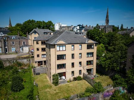 2 bedroom Flat to let in Roseangle, Dundee, DD1