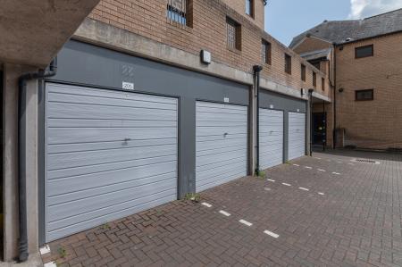 2 bedroom Flat to let in Roseangle, Dundee, DD1