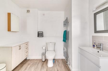 2 bedroom Flat to let in Roseangle, Dundee, DD1