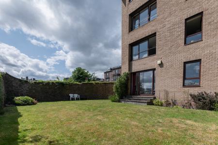 2 bedroom Flat to let in Roseangle, Dundee, DD1