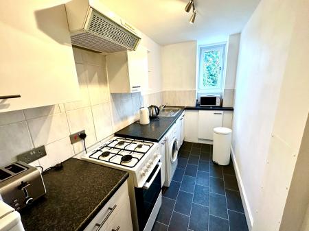 2 bedroom Flat to let in Tullideph Road, Dundee, DD2