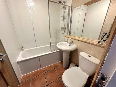 2 bedroom Flat to let in Tullideph Road, Dundee, DD2