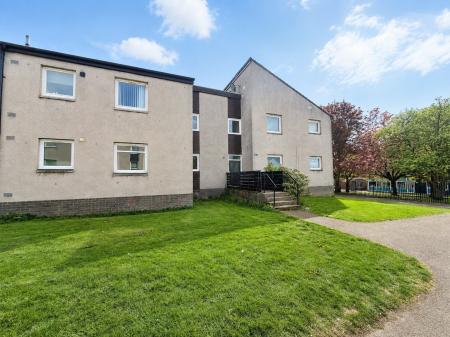 2 bedroom Flat for sale in Dochart Terrace, Dundee, DD2