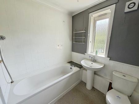 3 bedroom End of terrace house for sale in Helmsdale Avenue, Dundee, DD3