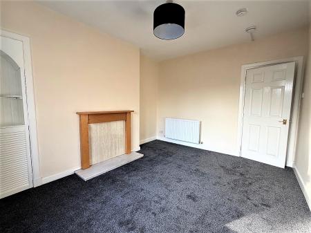 2 bedroom Flat to let in Dens Road, Dundee, DD3