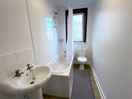2 bedroom Flat to let in Dens Road, Dundee, DD3