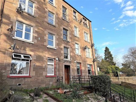 2 bedroom Flat to let in Dens Road, Dundee, DD3
