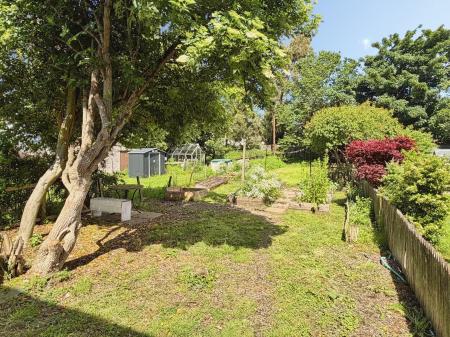 2 bedroom Flat to let in Ancrum Drive, Dundee, DD2
