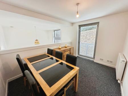 3 bedroom Flat to let in Shepherds Loan, Dundee, DD2