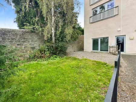 3 bedroom Flat to let in Shepherds Loan, Dundee, DD2