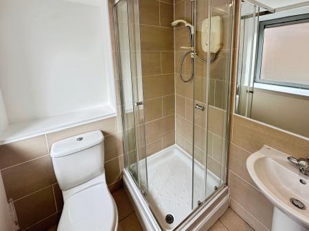 3 bedroom Flat to let in Shepherds Loan, Dundee, DD2