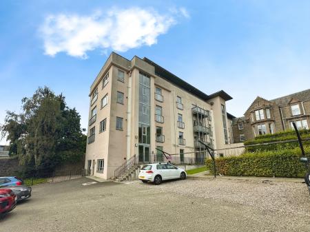 3 bedroom Flat to let in Shepherds Loan, Dundee, DD2