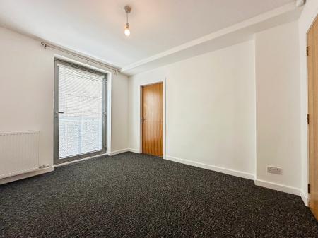 3 bedroom Flat to let in Shepherds Loan, Dundee, DD2