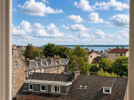 2 bedroom Flat to let in Whinny Brae, Broughty Ferry, Dundee, DD5