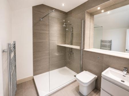 2 bedroom Flat to let in Whinny Brae, Broughty Ferry, Dundee, DD5
