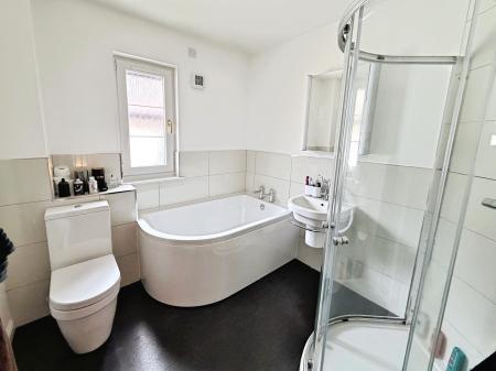 5 bedroom Detached house to let in Castlewood Avenue, Dundee, DD4