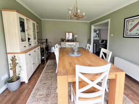 5 bedroom Detached house to let in Castlewood Avenue, Dundee, DD4