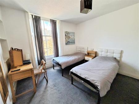 3 bedroom Flat for sale in Stirling Street, Dundee, DD3