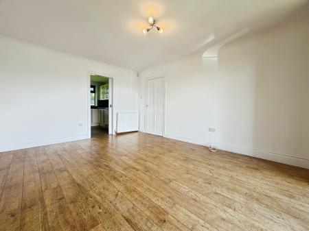 2 bedroom Flat to let in Southampton Place, Dundee, DD4