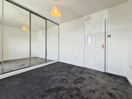 2 bedroom Flat to let in Southampton Place, Dundee, DD4